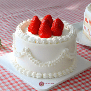 Classic Strawberry Cream Cake